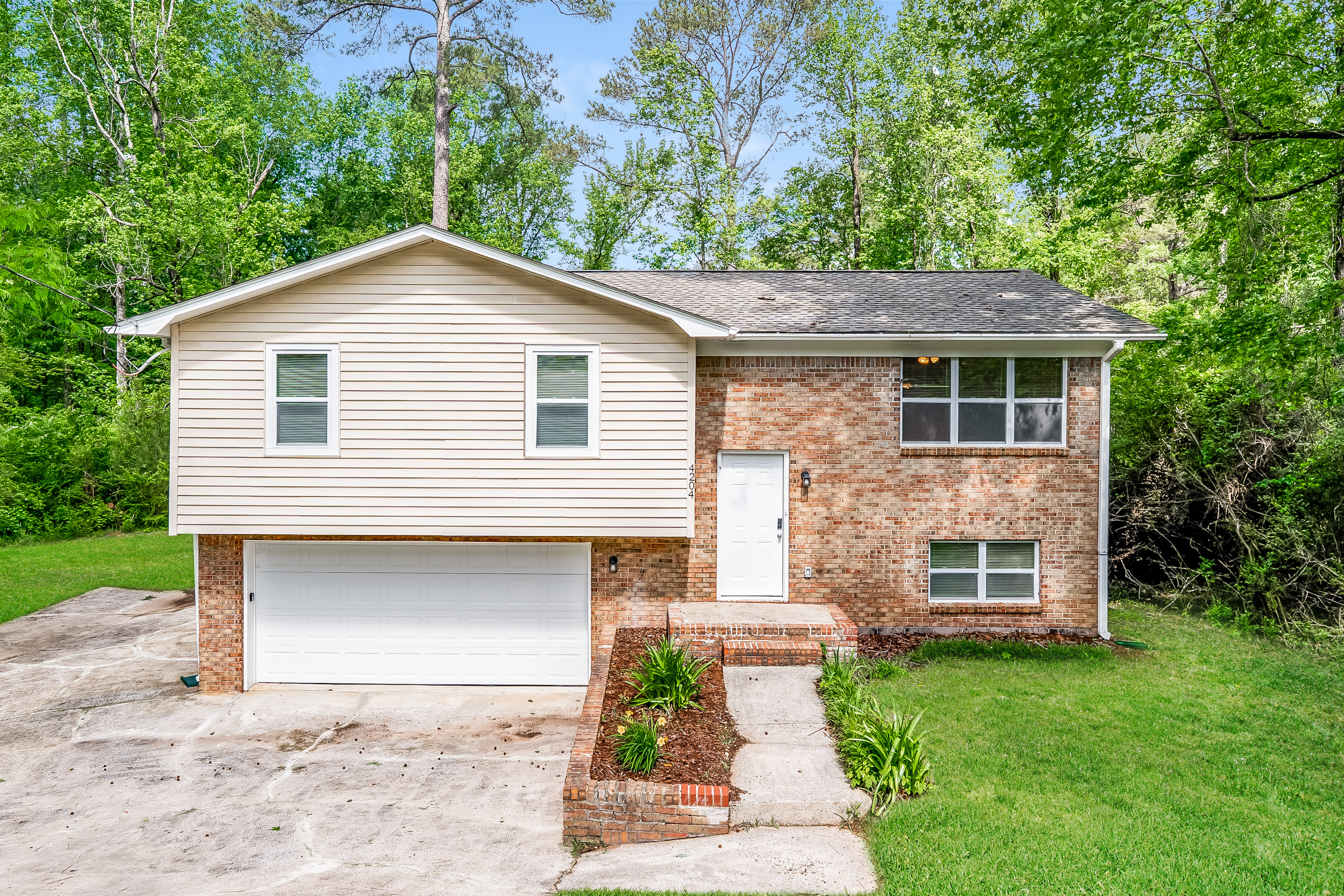 4204 Denniston Circle Adamsville, AL 35005